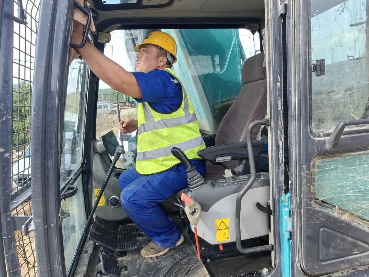 步履一直，，，服务不止！九州ku酷游智能挖掘机服务万里行火热举行中