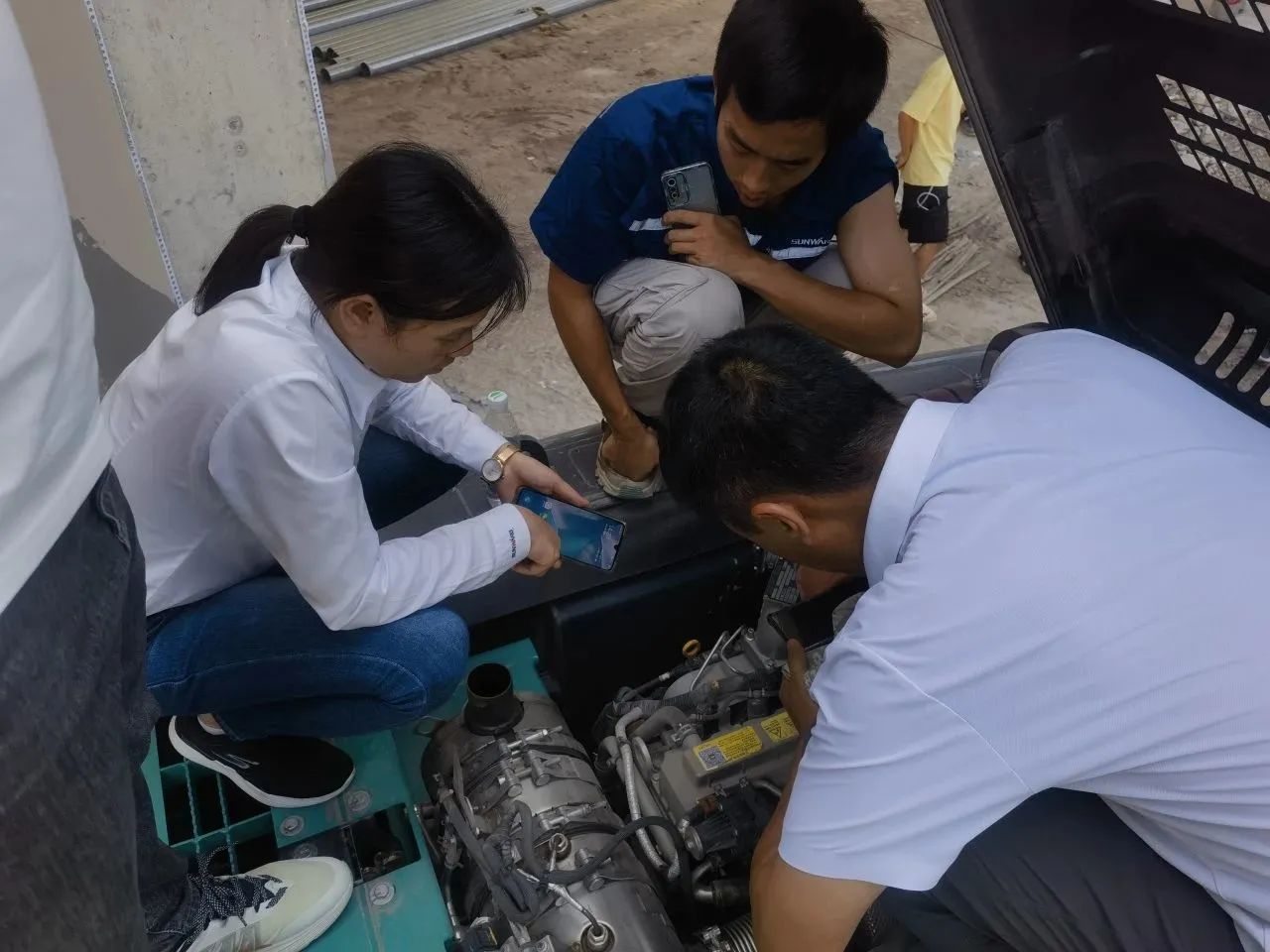 步履一直，，，服务不止！九州ku酷游智能挖掘机服务万里行火热举行中