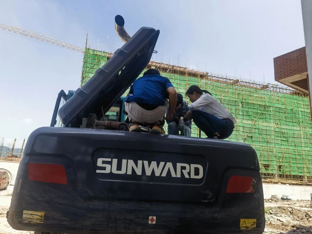 步履一直，，，服务不止！九州ku酷游智能挖掘机服务万里行火热举行中