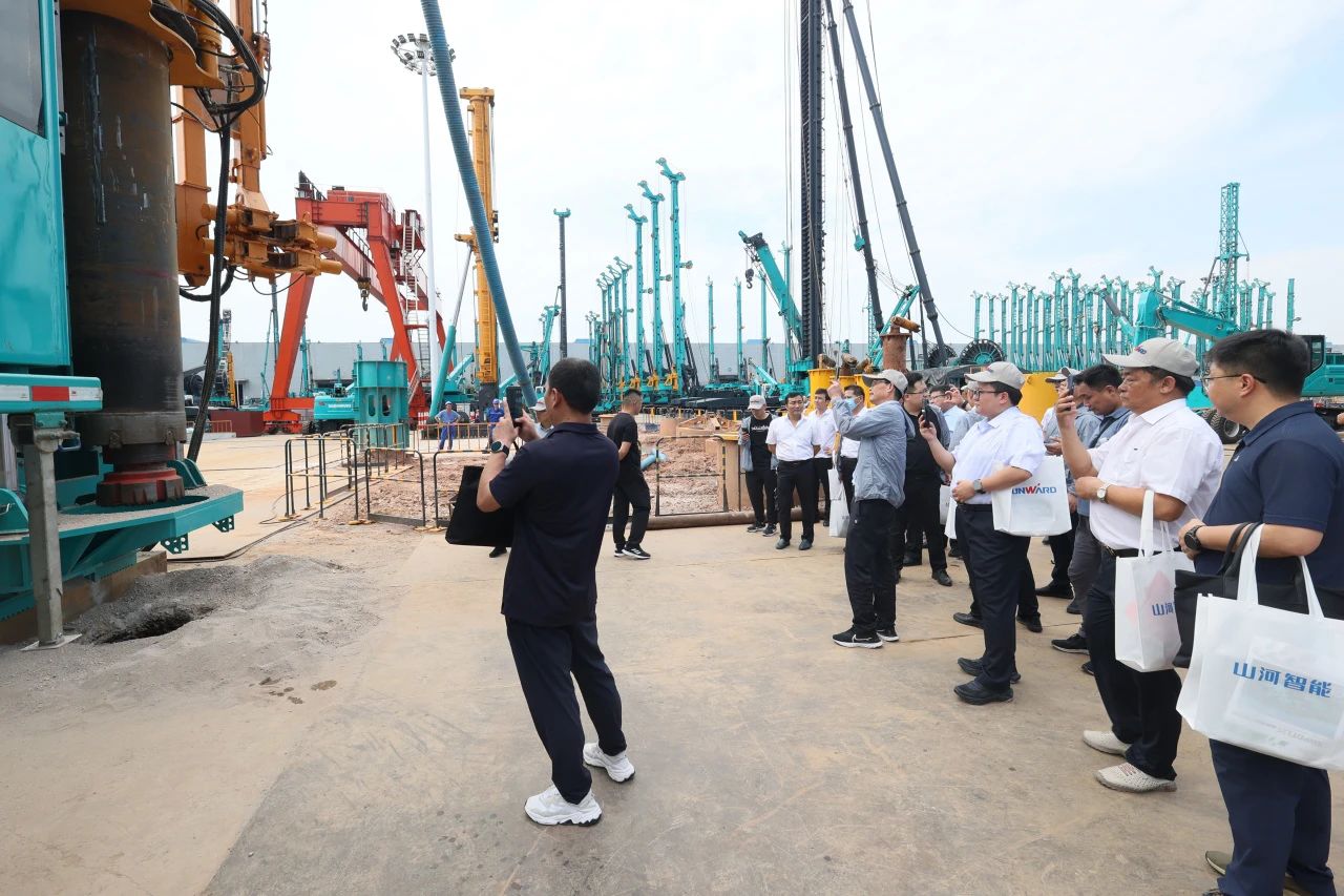 九州ku酷游智能全球首创深井套管车载钻机下线宣布