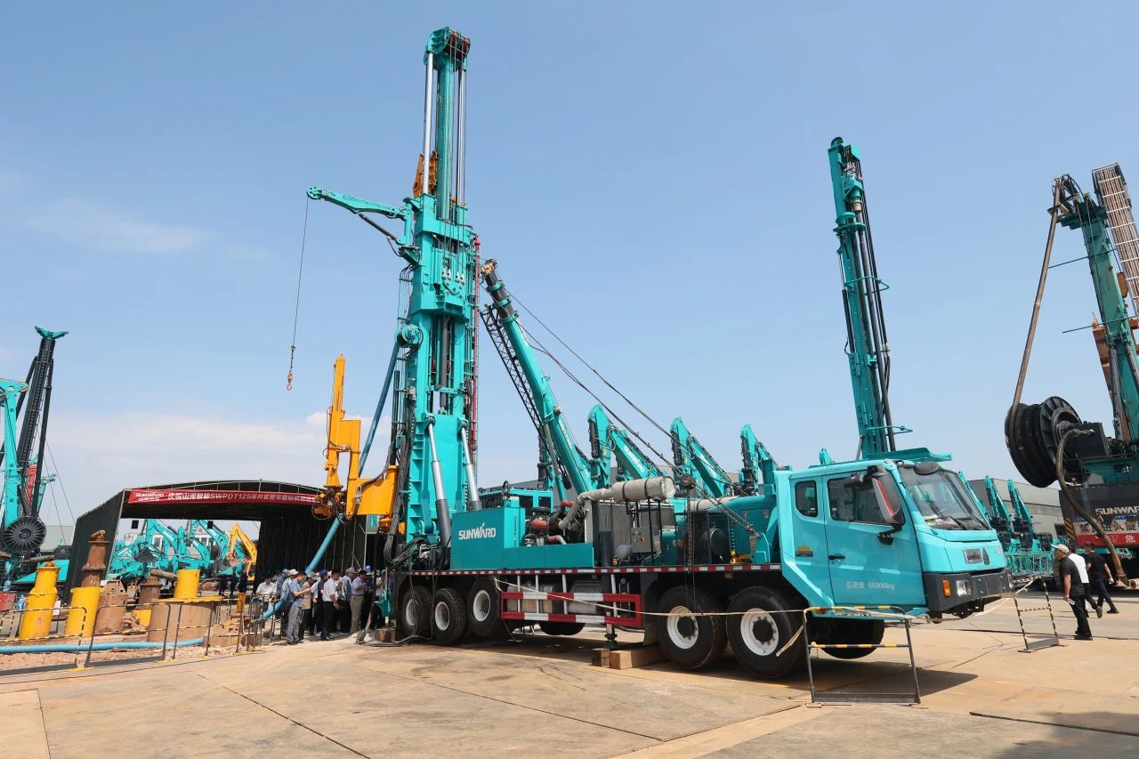 九州ku酷游智能全球首创深井套管车载钻机下线宣布