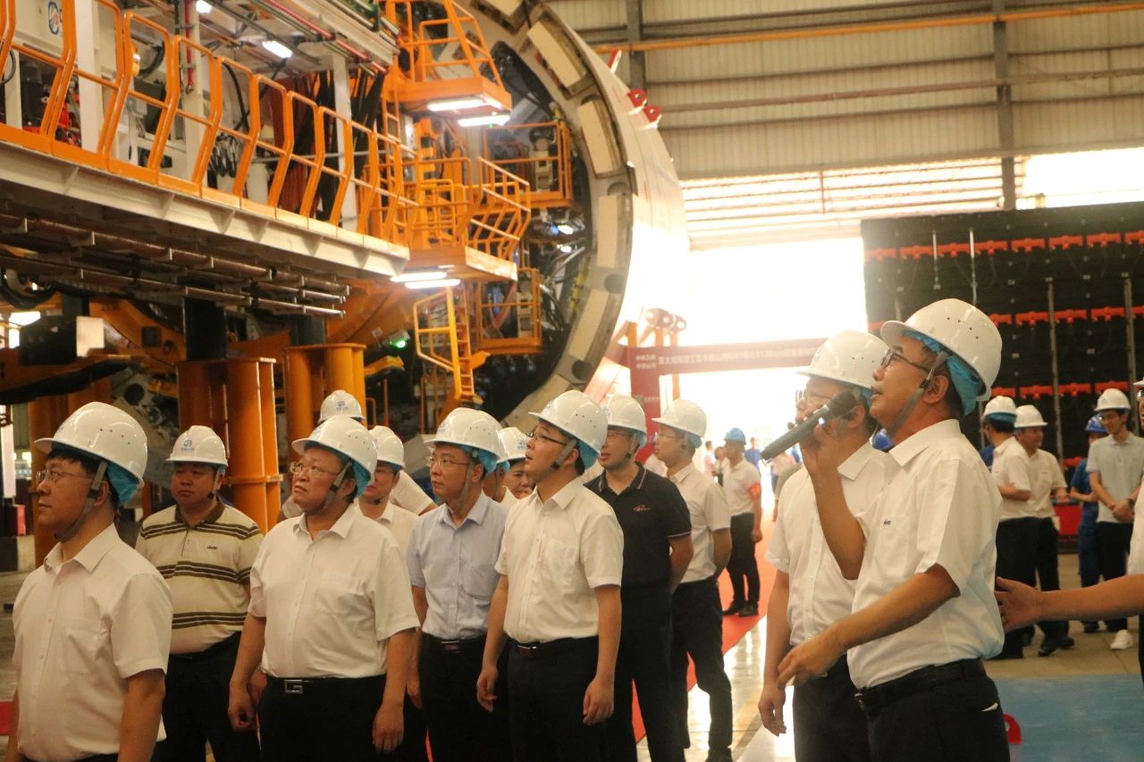 中铁九州ku酷游粤港澳大湾区首台大直径双模盾构机乐成下线