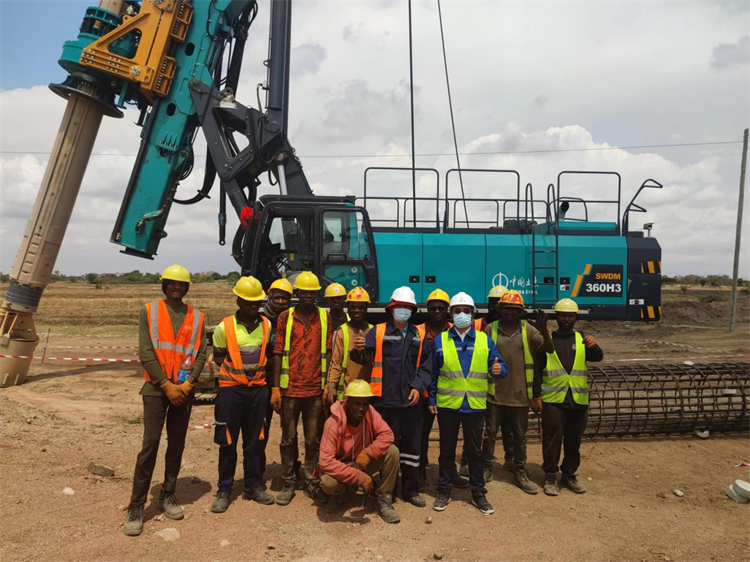 深化相助、共创绚烂！！！何清华带队造访中土集团