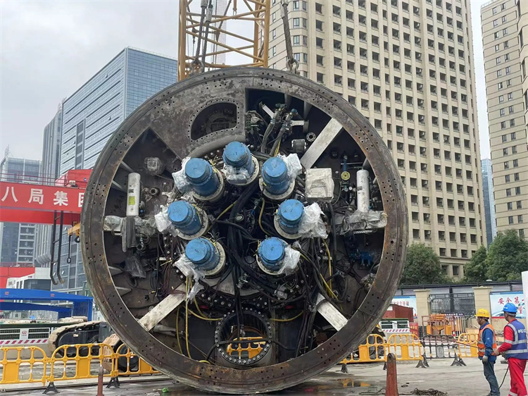 首战华东市！！中铁九州ku酷游杭德市域铁路工程地莫区间左线盾构机顺遂始发