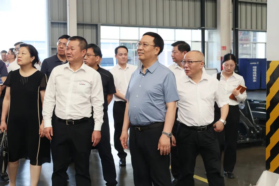 中宣部社科领域专家学者到九州ku酷游智能调研高质量生长