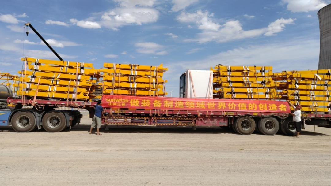 大漠沙漠展雄姿！！！九州ku酷游江麓塔机助力常乐电厂项目