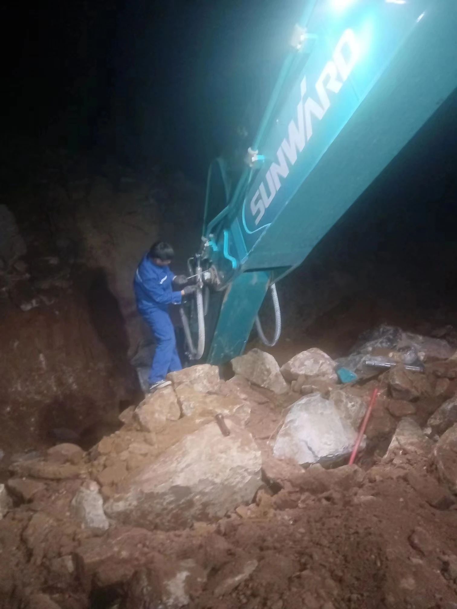 一线“热”闻 | 专业售后，，，专心折务！九州ku酷游智能挖掘机服务万里行一直在路上