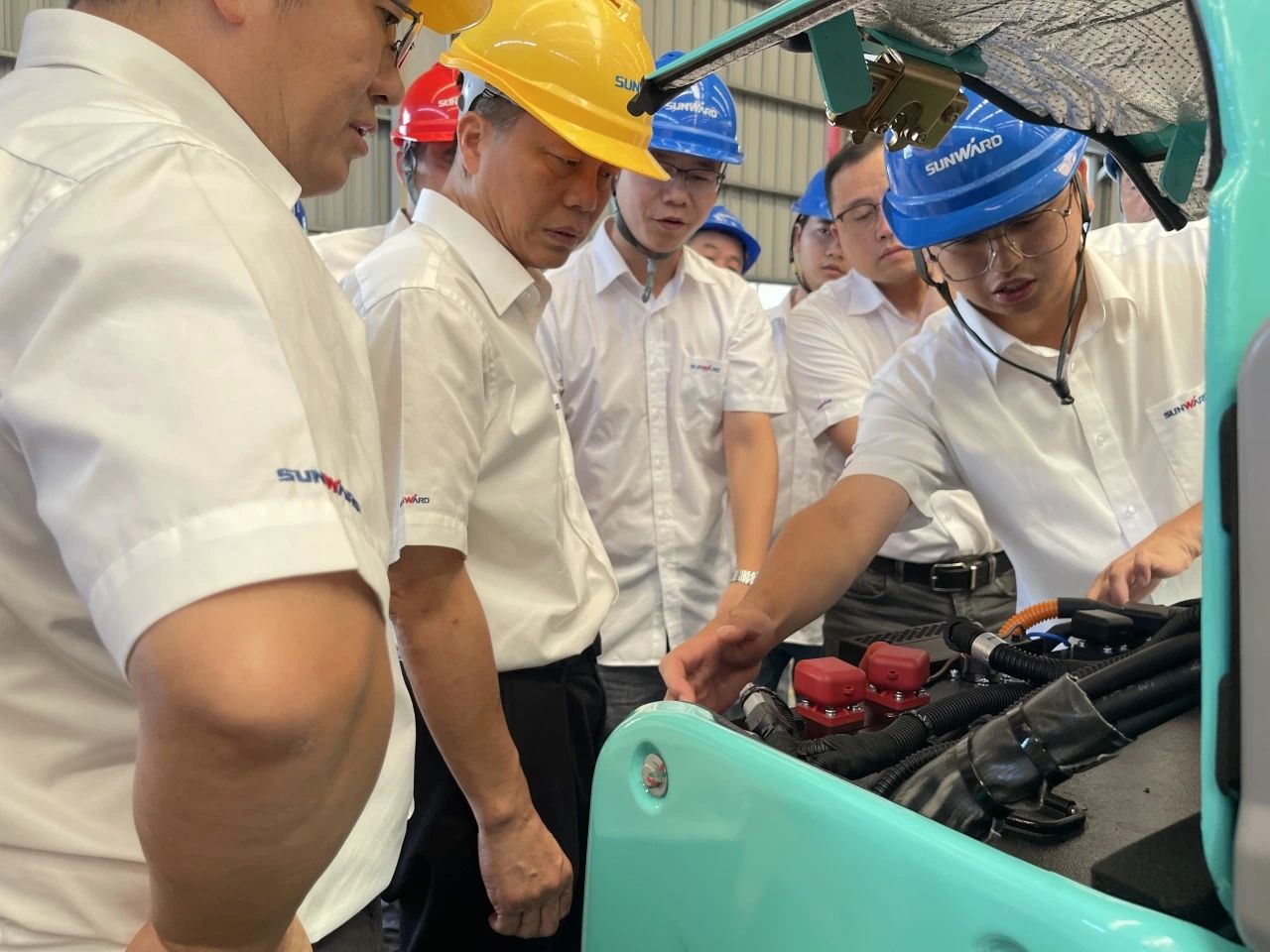 小身段，大能量！！！九州ku酷游智能最小纯电动液压挖掘机乐成下线