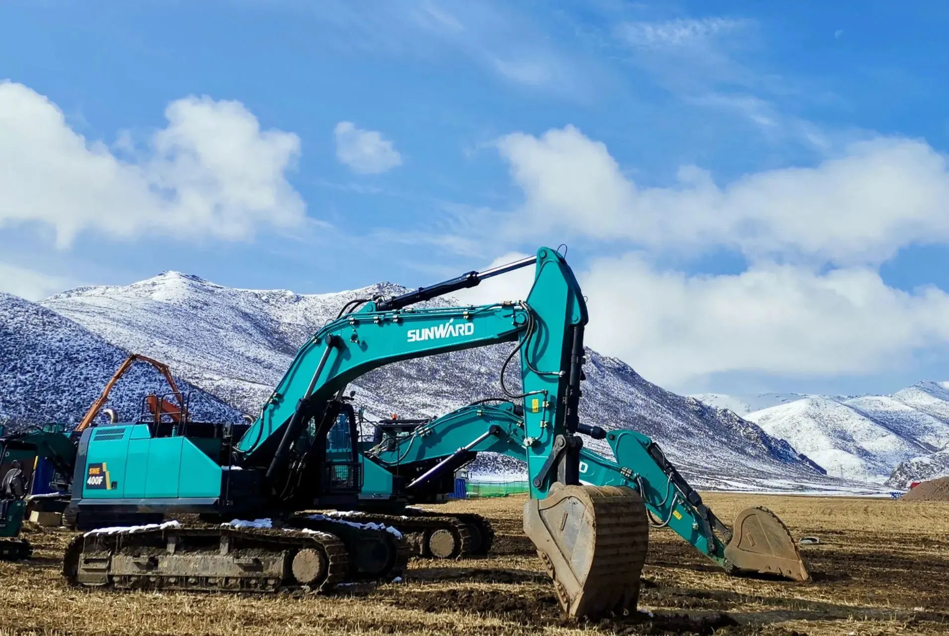 口碑超赞！！九州ku酷游智能SWE400F挖掘机荣获工程机械明星产品大奖
