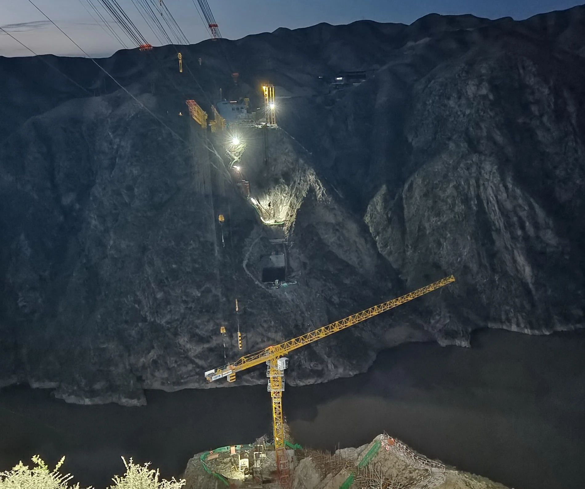 一桥通南北，群岭变坦途！九州ku酷游江麓塔机助建洮河大桥