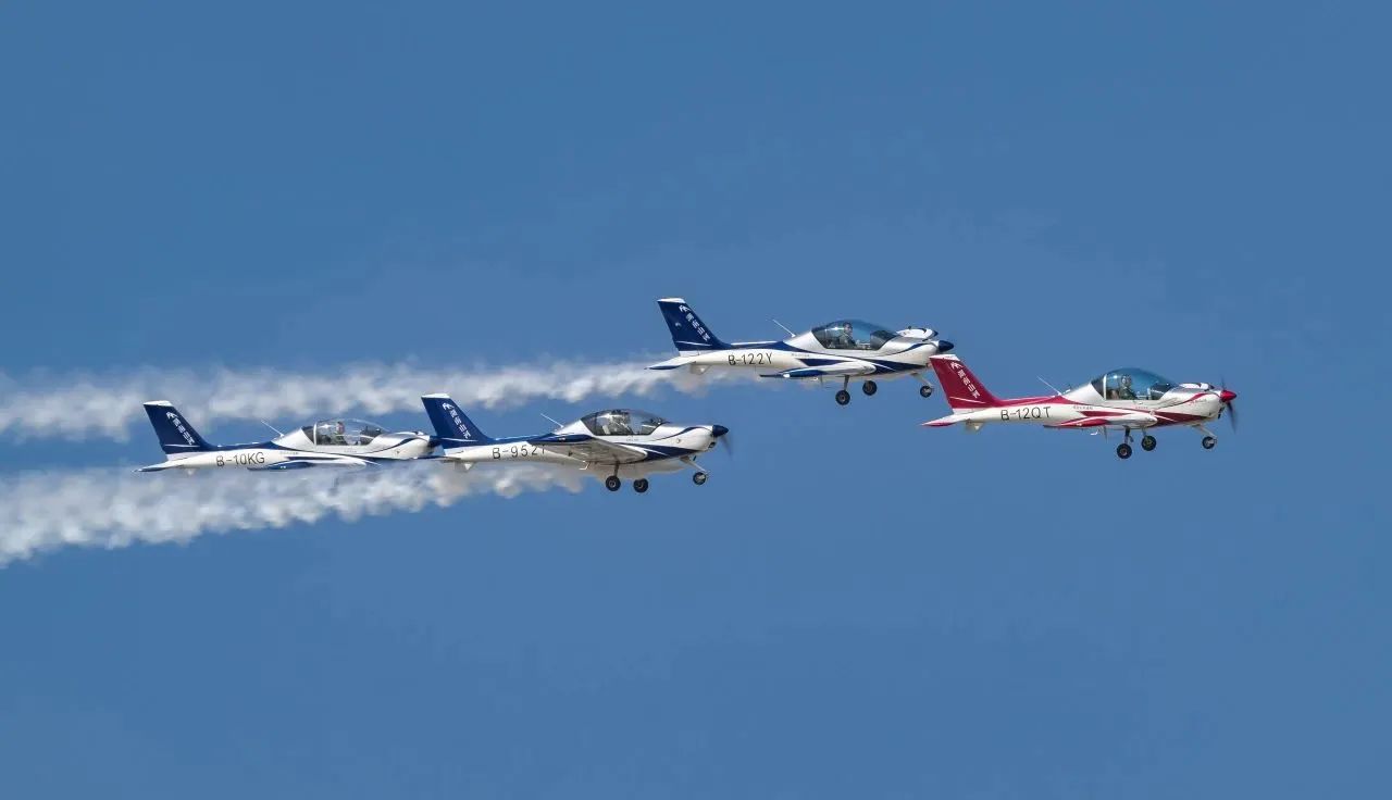 央媒聚焦！！！一起见证首届亚洲通用航空展上的九州ku酷游风范