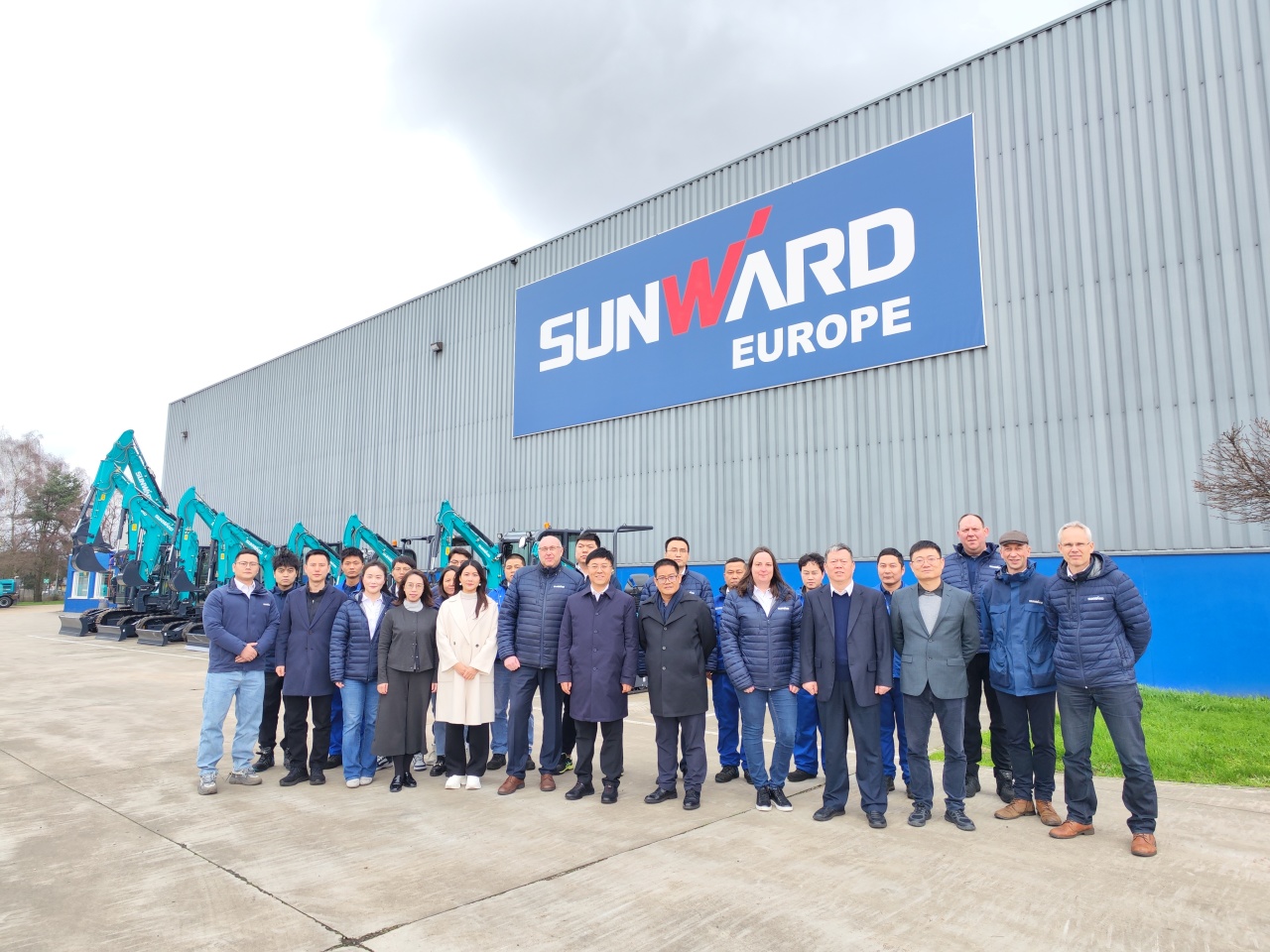 广州工控党委书记、、、董事长景广军率队赴九州ku酷游智能欧洲子公司考察