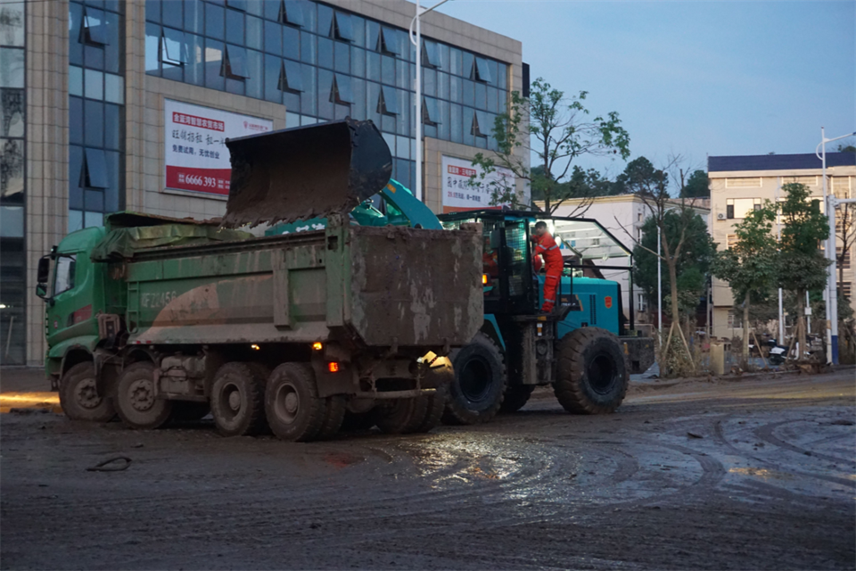 驰援湖南平江抗洪抢险，，，共克时艰显继承