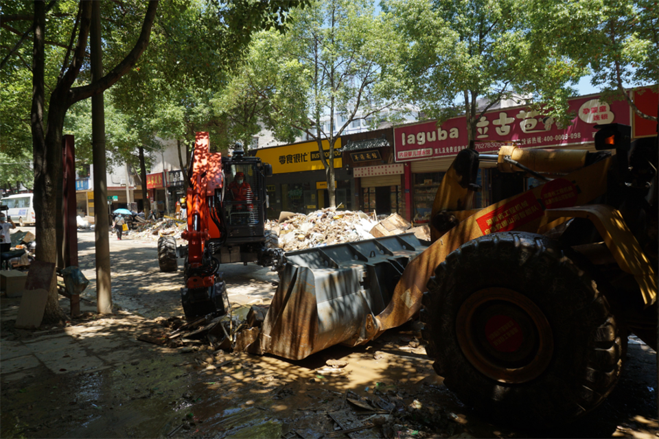 驰援湖南平江抗洪抢险，，，共克时艰显继承