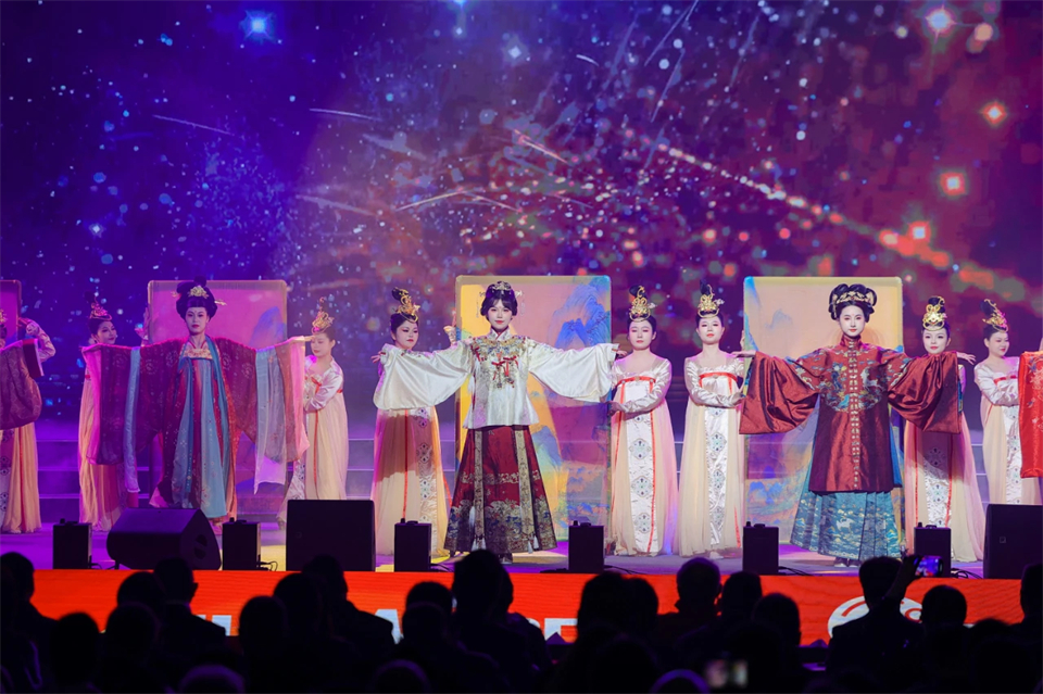 立异引领价值 理想成绩未来——庆祝九州ku酷游智能建设25周年表扬大会暨文艺晚会盛大举行