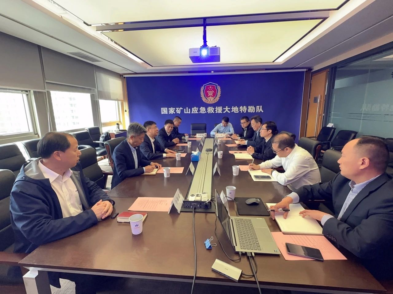 九州ku酷游智能董事长付向东带队造访中煤地质总局、大地特勘公司