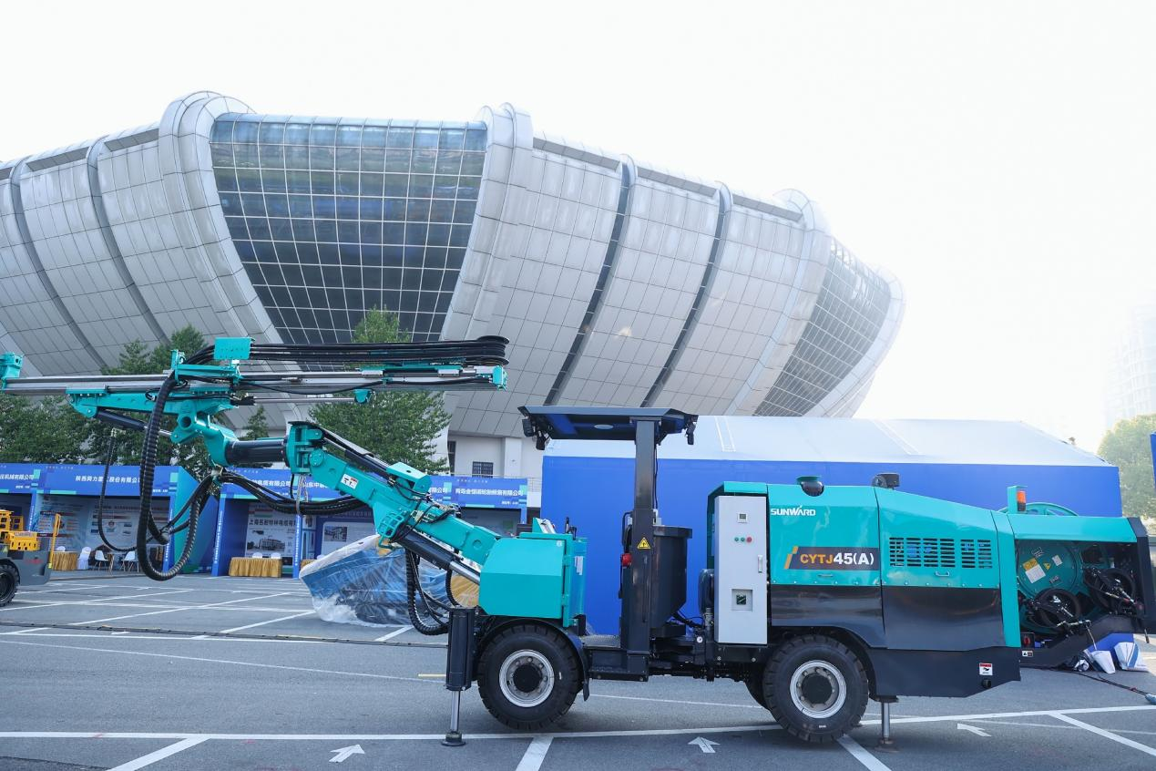 九州ku酷游矿岩携井下掘进台车亮相苍南矿山井巷机械展