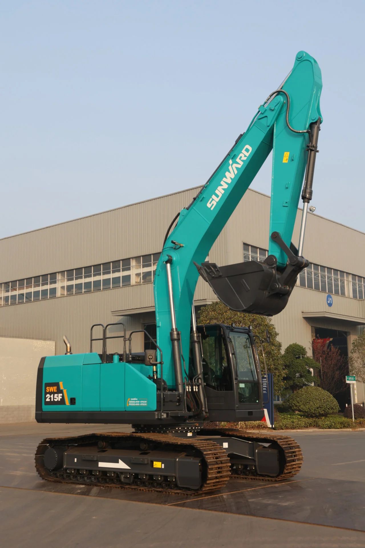 聚焦市场需求，，九州ku酷游智能三款精品工程液压挖掘机乐成下线