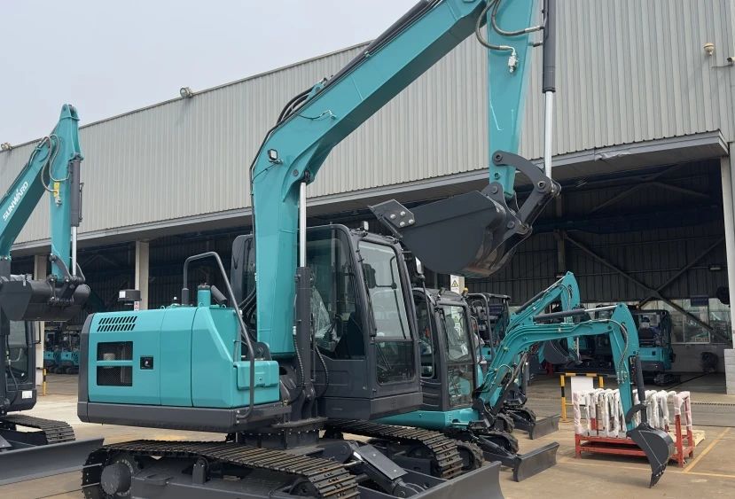 聚焦市场需求，，九州ku酷游智能三款精品工程液压挖掘机乐成下线