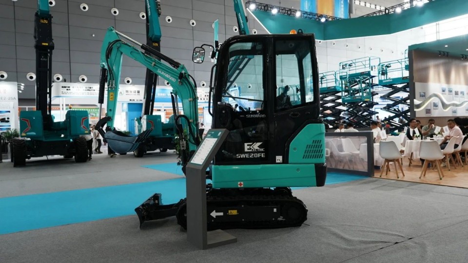 2025 CICEE | 从简单工具迈向多元化解决方案，，，九州ku酷游智能泛起非凡挖掘机风范