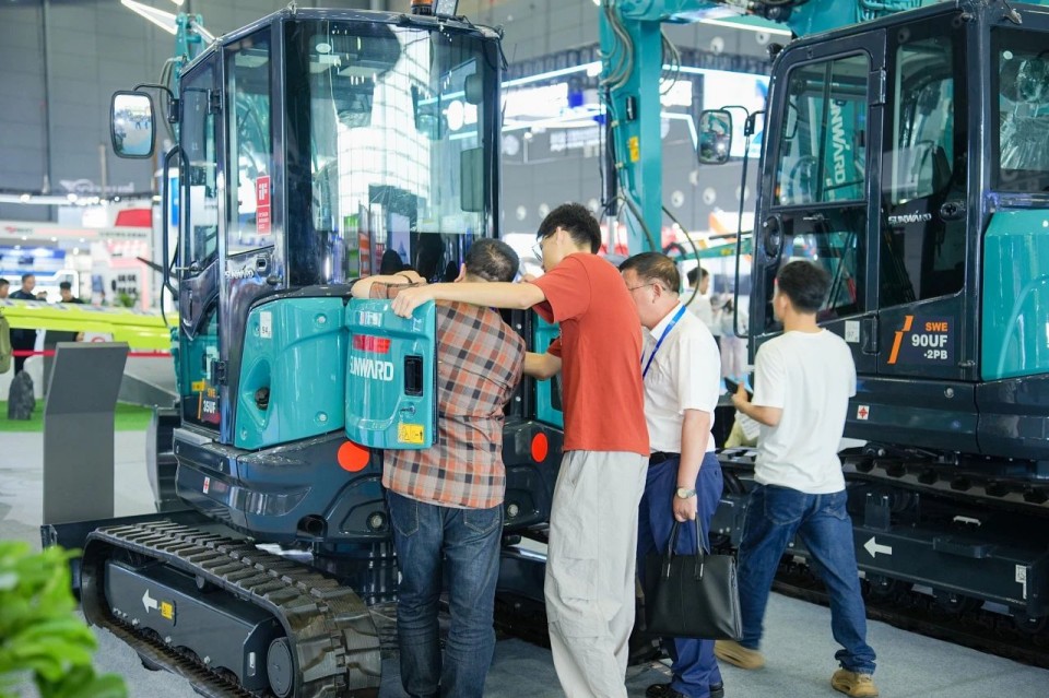 2025 CICEE | 从简单工具迈向多元化解决方案，，，九州ku酷游智能泛起非凡挖掘机风范