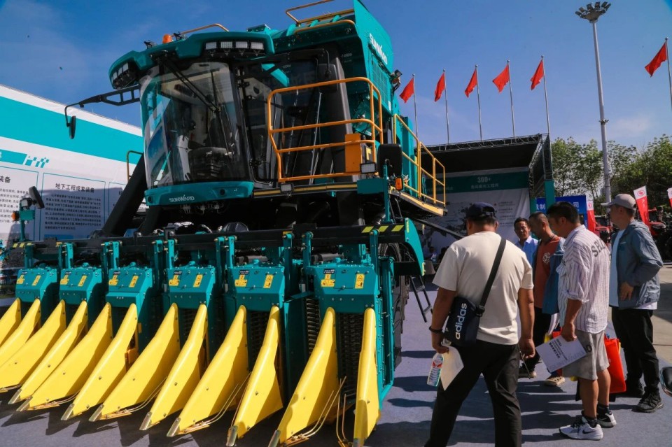 九州ku酷游智能亮相2025新疆国际农业机械博览会