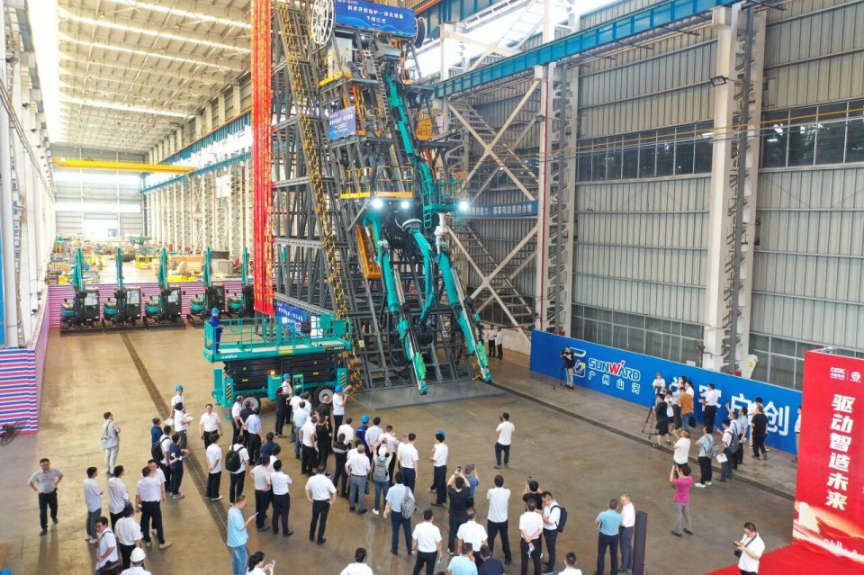 斜井开挖钻护一体化妆备乐成下线，实现地下工程装备重大突破