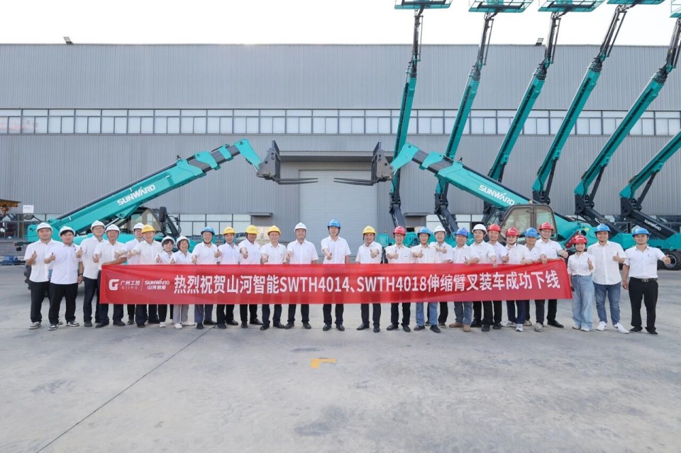 高端机型“双箭齐发”！九州ku酷游智能两款伸缩臂叉装车乐成下线