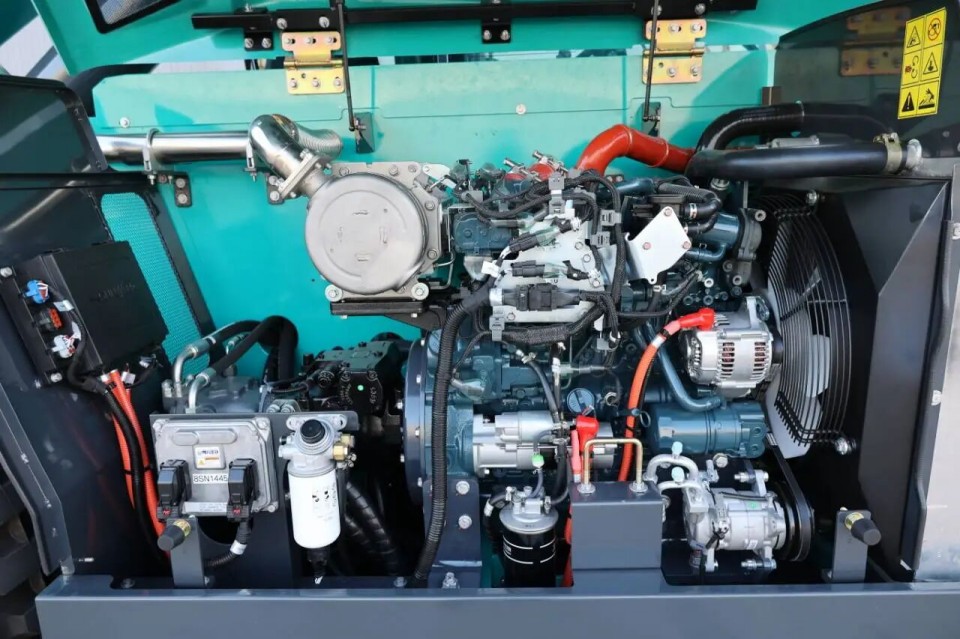 高端机型“双箭齐发”！九州ku酷游智能两款伸缩臂叉装车乐成下线