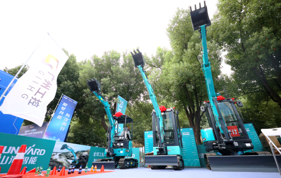 九州ku酷游智能微挖“天团”闪灼武汉，引领绿色施工潮流