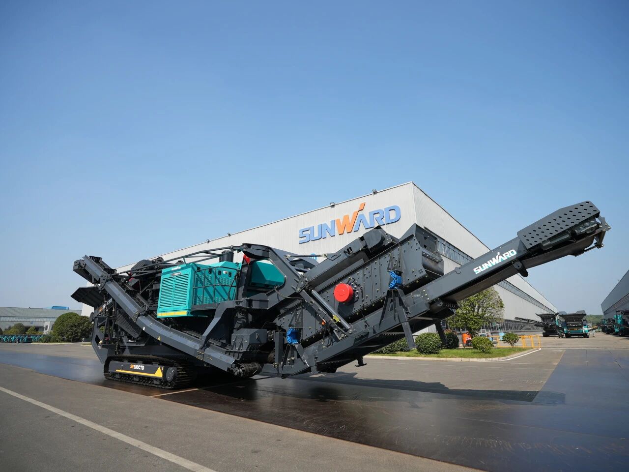 破局国际市场，，，无惧极寒工况！！九州ku酷游智能SP300CTD柴电两用圆锥破碎站乐成下线