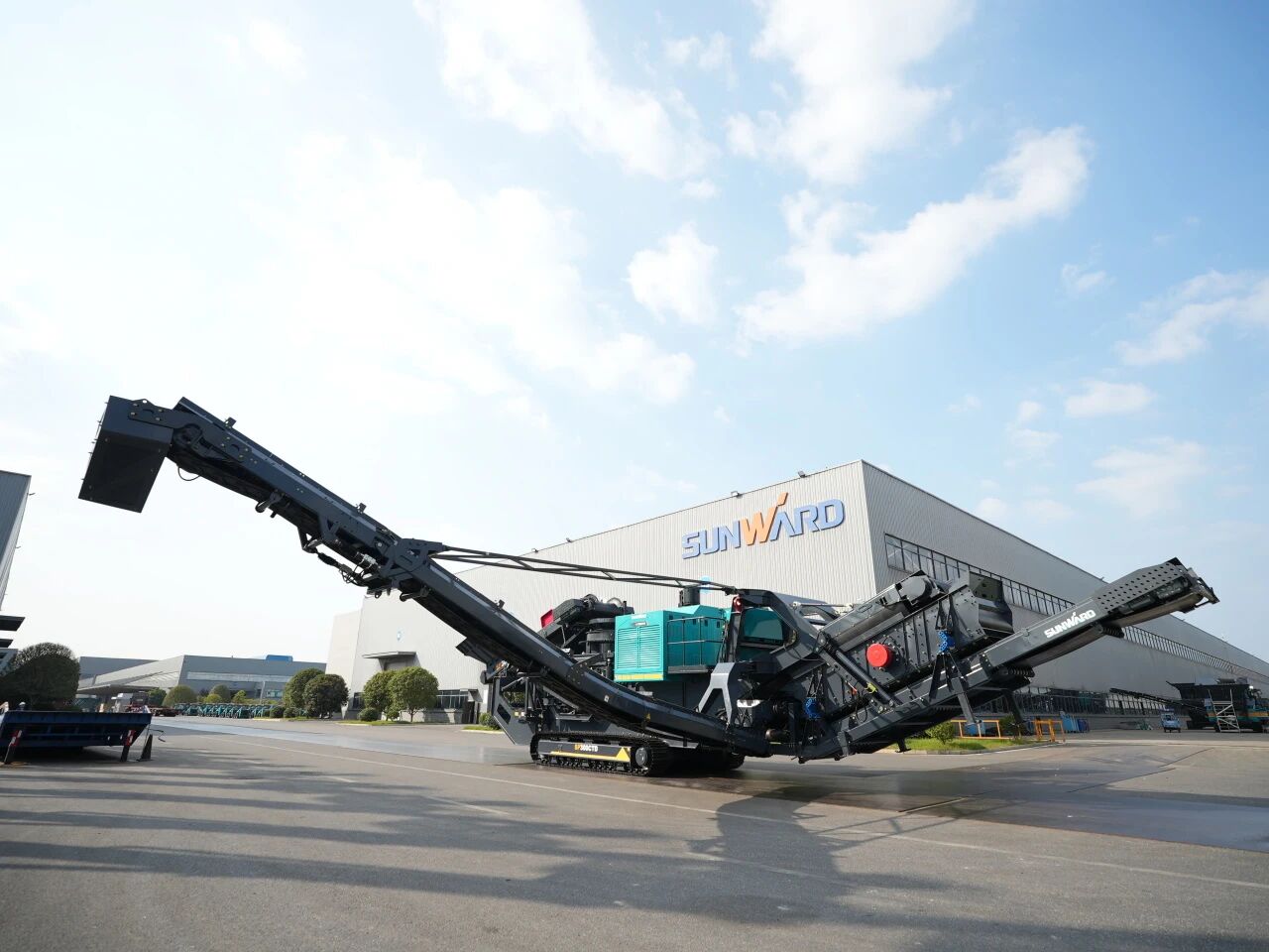 破局国际市场，，，无惧极寒工况！！九州ku酷游智能SP300CTD柴电两用圆锥破碎站乐成下线